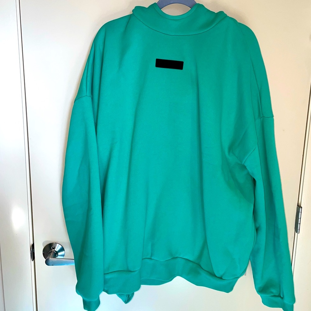 Essentials Fear of God Sweatsuit can be sold together or separately